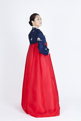 포토 JPG 스튜디오촬영 전신 모델 한국전통 전통 응시 여자 명절 포즈 모션 실내 한명 서기 누끼 사람 동양인 이벤트 20대 성인 뒷모습 한국인 전통의상 한복 여자만 여자한명만 성인여자만 청년만 청년여자만 성인한명만 청년여자한명만 성인여자한명만 성인만 국내포토 1 시선 기념일 뷰포인트 한국 인종 청년 내부 파일형식