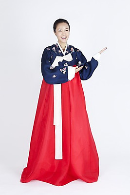 포토 JPG 스튜디오촬영 전신 모델 한국전통 전통 여자 명절 포즈 모션 안내 실내 한명 서기 미소 웃음 누끼 사람 동양인 손짓 이벤트 20대 성인 한국인 전통의상 한복 여자만 여자한명만 성인여자만 청년만 청년여자만 성인한명만 청년여자한명만 성인여자한명만 성인만 국내포토 1 기념일 한국 표정 인종 청년 내부 파일형식