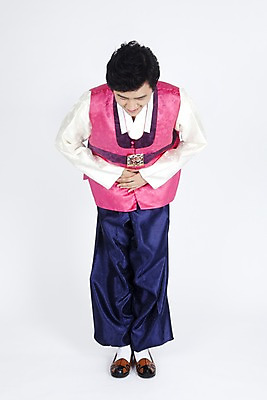 포토 JPG 스튜디오촬영 전신 모델 한국전통 전통 명절 남자 포즈 모션 실내 한명 미소 웃음 누끼 사람 동양인 손짓 이벤트 20대 성인 한국인 예절 인사 전통의상 한복 손모으기 배꼽인사 남자만 남자한명만 성인남자만 청년만 청년남자만 청년남자한명만 성인한명만 성인남자한명만 성인만 국내포토 1 기념일 한국 표정 인종 청년 내부 파일형식