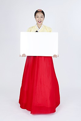 포토 JPG 스튜디오촬영 전신 모델 한국전통 전통 여자 명절 포즈 모션 안내 실내 한명 미소 웃음 들기 누끼 사람 동양인 손짓 이벤트 20대 성인 공백 한국인 전통의상 한복 알림 여자만 여자한명만 성인여자만 청년만 청년여자만 성인한명만 청년여자한명만 성인여자한명만 성인만 국내포토 1 기념일 한국 표정 인종 청년 내부 파일형식