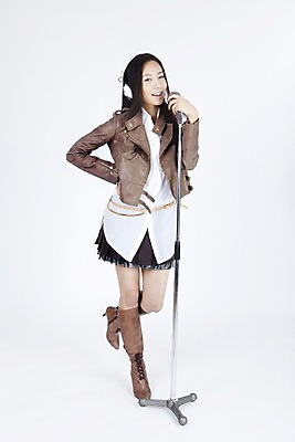 포토 JPG 스튜디오촬영 전신 모델 여자 포즈 노래 모션 부츠 실내 한명 서기 미소 웃음 누끼 사람 동양인 손짓 이벤트 20대 성인 캐주얼 헤드폰 공연 음악감상 듣기 한국인 잡기 마이크 부름 여자만 여자한명만 성인여자만 청년만 청년여자만 성인한명만 청년여자한명만 성인여자한명만 성인만 국내포토 1 옷 음악 음향기기 신발 표정 인종 청년 내부 감상 파일형식