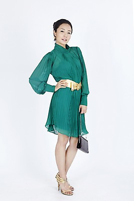 포토 JPG 스튜디오촬영 전신 모델 원피스 여자 포즈 가방 모션 실내 무표정 한명 서기 미소 웃음 누끼 사람 동양인 손짓 이벤트 20대 성인 한국인 핸드백 자신감 클러치 여자만 여자한명만 성인여자만 청년만 청년여자만 성인한명만 청년여자한명만 성인여자한명만 성인만 국내포토 1 잡화 옷 감정 표정 인종 청년 내부 파일형식