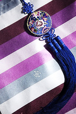 포토 JPG 스튜디오촬영 한국문화 한국전통 전통 잡화 명절 무늬 꽃무늬 패턴 장신구 새해 전통소품 한국 실내 사람없음 전통무늬 줄무늬 전통의상 보석 오브젝트 노리개 자수 국내포토 동양문화 기념일 꽃 아시아 내부 광석 파일형식