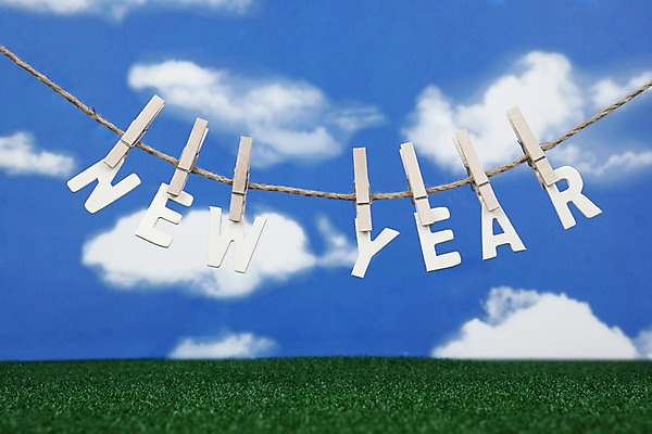 포토 JPG 스튜디오촬영 구름 문자 기호 알파벳 영어 줄 문장 백그라운드 하늘 새해 실내 집게 잔디 사람없음 사무용품 새해인사 끈 인사말 오브젝트 2010년 경인년 종이집게 국내포토 자연요소 식물 문구용품 내부 인사 연도 파일형식