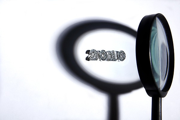 포토 JPG 스튜디오촬영 문자 기호 백그라운드 돋보기 새해 실내 그림자 사람없음 숫자 사무용품 오브젝트 2010년 경인년 큐빅 국내포토 문구용품 내부 광석 연도 파일형식