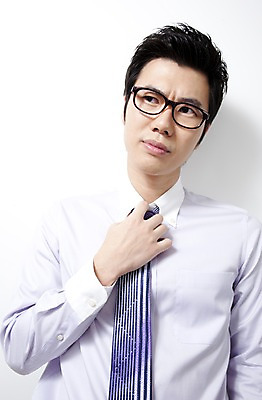 포토 JPG 라이프스타일 남자 안경 비즈니스 넥타이 스트레스 실내 한명 사람 동양인 손짓 상반신 20대 성인 비즈니스라이프 한국인 직장인 비즈니스맨 찡그림 풀기 답답함 남자만 남자한명만 성인남자만 청년만 청년남자만 청년남자한명만 성인한명만 성인남자한명만 성인만 국내포토 직업 1 잡화 모션 표정 인종 청년 내부 생활 감각 파일형식