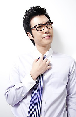 포토 JPG 라이프스타일 남자 안경 비즈니스 넥타이 스트레스 실내 한명 사람 동양인 손짓 상반신 20대 성인 비즈니스라이프 한국인 직장인 비즈니스맨 찡그림 풀기 답답함 남자만 남자한명만 성인남자만 청년만 청년남자만 청년남자한명만 성인한명만 성인남자한명만 성인만 국내포토 직업 1 잡화 모션 표정 인종 청년 내부 생활 감각 파일형식