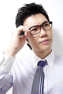 포토 JPG 라이프스타일 남자 안경 비즈니스 스트레스 실내 한명 사람 동양인 손짓 상반신 20대 성인 비즈니스라이프 한국인 직장인 비즈니스맨 찡그림 남자만 남자한명만 성인남자만 청년만 청년남자만 청년남자한명만 성인한명만 성인남자한명만 성인만 국내포토 직업 1 잡화 모션 표정 인종 청년 내부 생활 파일형식