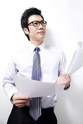 포토 JPG 라이프스타일 남자 안경 비즈니스 스트레스 실내 한명 들기 사람 동양인 손짓 상반신 20대 성인 비즈니스라이프 한국인 직장인 비즈니스맨 찡그림 문서 파일 구김 남자만 남자한명만 성인남자만 청년만 청년남자만 청년남자한명만 성인한명만 성인남자한명만 성인만 국내포토 직업 1 잡화 모션 표정 인종 청년 내부 생활 파일형식