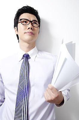 포토 JPG 라이프스타일 남자 안경 비즈니스 스트레스 실내 한명 들기 사람 동양인 손짓 상반신 20대 성인 비즈니스라이프 한국인 직장인 비즈니스맨 찡그림 구김 남자만 남자한명만 성인남자만 청년만 청년남자만 청년남자한명만 성인한명만 성인남자한명만 성인만 국내포토 직업 1 잡화 모션 표정 인종 청년 내부 생활 파일형식