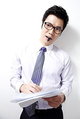 포토 JPG 라이프스타일 남자 비즈니스 스트레스 실내 한명 들기 누끼 사람 동양인 손짓 상반신 20대 성인 비즈니스라이프 필기구 펜 한국인 직장인 비즈니스맨 찡그림 문서 파일 불만 남자만 남자한명만 성인남자만 청년만 청년남자만 청년남자한명만 성인한명만 성인남자한명만 성인만 국내포토 직업 1 감정 모션 문구용품 표정 인종 청년 내부 생활 파일형식