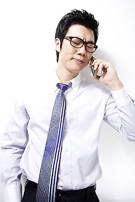 포토 JPG 라이프스타일 남자 비즈니스 스트레스 실내 한명 사람 동양인 손짓 상반신 20대 성인 비즈니스라이프 스마트폰 눈감음 한국인 직장인 비즈니스맨 찡그림 통화 남자만 남자한명만 성인남자만 청년만 청년남자만 청년남자한명만 성인한명만 성인남자한명만 성인만 국내포토 직업 1 모션 표정 인종 청년 내부 생활 핸드폰 스마트기기 파일형식