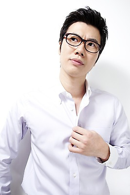 포토 JPG 라이프스타일 남자 안경 비즈니스 실내 한명 사람 동양인 손짓 상반신 20대 성인 비즈니스라이프 한국인 직장인 비즈니스맨 오픈 찡그림 답답함 남자만 남자한명만 성인남자만 청년만 청년남자만 청년남자한명만 성인한명만 성인남자한명만 성인만 국내포토 직업 1 잡화 모션 표정 인종 청년 내부 생활 감각 파일형식