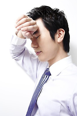 포토 JPG 라이프스타일 남자 생각 비즈니스 의학 스트레스 실내 한명 사람 동양인 손짓 상반신 20대 성인 비즈니스라이프 눈감음 한국인 직장인 비즈니스맨 고민 두통 남자만 남자한명만 성인남자만 청년만 청년남자만 청년남자한명만 성인한명만 성인남자한명만 성인만 국내포토 직업 1 감정 모션 인종 청년 내부 생활 질병 파일형식