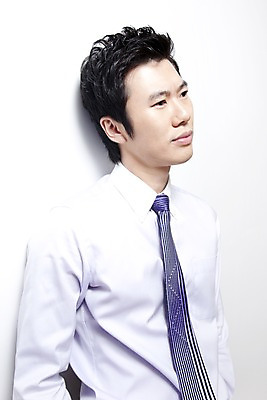 포토 JPG 라이프스타일 남자 생각 비즈니스 실내 무표정 한명 누끼 사람 동양인 상반신 20대 성인 비즈니스라이프 기댐 한국인 직장인 비즈니스맨 고민 남자만 남자한명만 성인남자만 청년만 청년남자만 청년남자한명만 성인한명만 성인남자한명만 성인만 국내포토 직업 1 감정 모션 표정 인종 청년 내부 생활 파일형식