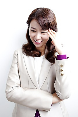 포토 JPG 라이프스타일 여자 비즈니스 의학 실내 한명 미소 웃음 누끼 사람 동양인 정장 손짓 상반신 20대 성인 비즈니스라이프 고통 한국인 직장인 비즈니스우먼 찡그림 두통 여자만 여자한명만 성인여자만 청년만 청년여자만 성인한명만 청년여자한명만 성인여자한명만 성인만 국내포토 직업 1 옷 감정 모션 표정 인종 청년 내부 생활 질병 파일형식