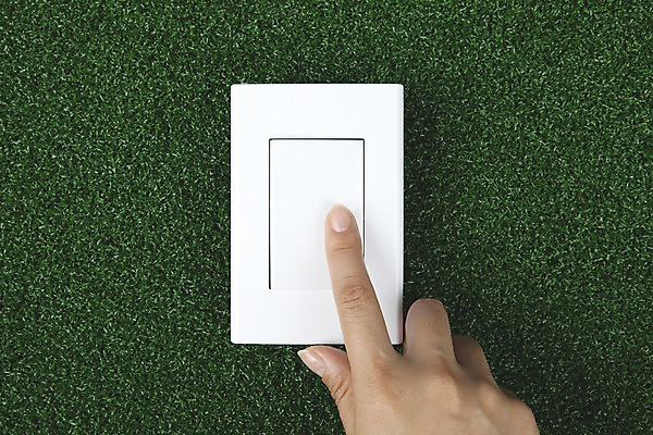 포토 JPG 스튜디오촬영 손 백그라운드 실내 손짓 잔디 신체부위 자연보호 환경 공백 절약 누름 사회이슈 에너지절약 스위치 국내포토 식물 컨셉 모션 자연 사람 내부 에너지 보호 파일형식