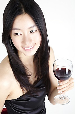 포토 JPG 스튜디오촬영 모델 라이프스타일 드레스 원피스 여자 포즈 와인잔 한명 미소 웃음 들기 사람 앉기 동양인 근접촬영 상반신 20대 성인 와인 한국인 여자만 여자한명만 성인여자만 청년만 청년여자만 성인한명만 청년여자한명만 성인여자한명만 성인만 국내포토 1 옷 뷰포인트 술잔 모션 주류 실내 표정 인종 청년 생활 파일형식