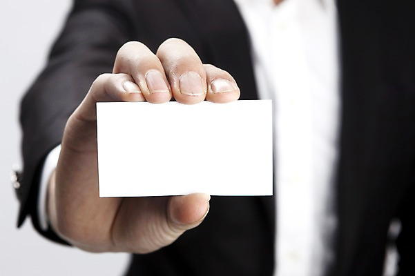 포토 JPG 스튜디오촬영 손 남자 종이 비즈니스 명함 프레임 실내 들기 사람 손짓 신체부위 사무용품 공백 한국인 흰색 메모지 오브젝트 주기 국내포토 컬러 모션 문구용품 동양인 내부 파일형식