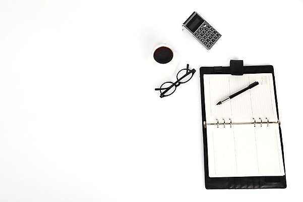 포토 JPG 스튜디오촬영 안경 커피 백그라운드 비즈니스 문구용품 실내 사람없음 하이앵글 필기구 펜 다이어리 사무용품 공백 계산기 커피잔 오브젝트 국내포토 잡화 음료 뷰포인트 잔 내부 장비 파일형식