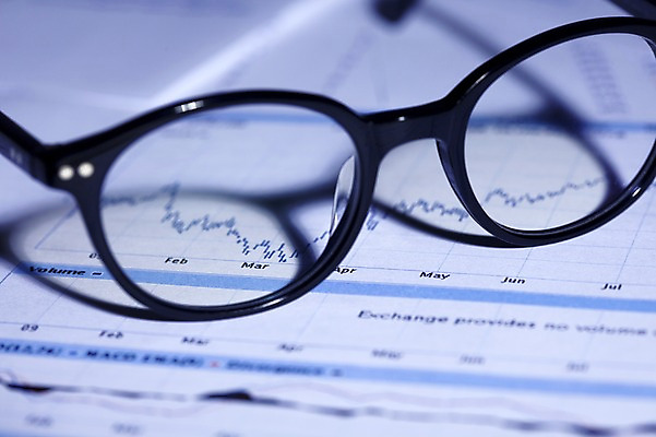 포토 JPG 스튜디오촬영 문자 기호 잡화 종이 안경 비즈니스 그래프 실내 근접촬영 사람없음 아웃포커스 금융 경제 사무용품 오브젝트 문서 국내포토 뷰포인트 문구용품 촬영기법 내부 파일형식