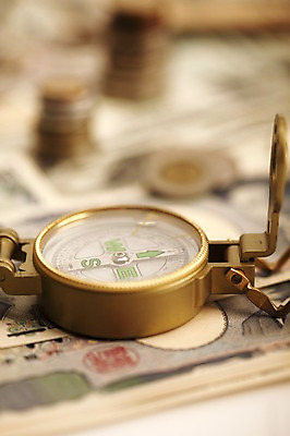 포토 JPG 스튜디오촬영 과학 지폐 돈 비즈니스 실내 근접촬영 사람없음 아웃포커스 금융 경제 사무용품 엔 나침반 방향 오브젝트 일본지폐 국내포토 뷰포인트 문구용품 촬영기법 내부 재산 파일형식