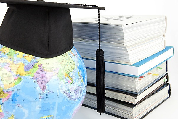 포토 JPG 스튜디오촬영 모자 잡화 교육 학사모 졸업 새출발 새로움 실내 사람없음 책 글로벌 지구본 오브젝트 시작 유학 어학연수 국내포토 모자_잡화 컨셉 내부 출발 파일형식