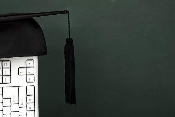 포토 JPG 스튜디오촬영 모자 잡화 교육 백그라운드 학사모 졸업 문구용품 새출발 새로움 실내 사람없음 칠판 공백 키보드 오브젝트 시작 국내포토 모자_잡화 컨셉 내부 출발 파일형식