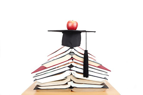 포토 JPG 스튜디오촬영 모자 잡화 교육 과일 학사모 졸업 새출발 새로움 실내 사람없음 책 쌓기 사과 책상 오브젝트 시작 국내포토 모자_잡화 가구 컨셉 모션 내부 출발 파일형식