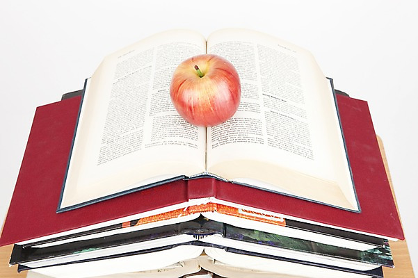 포토 JPG 스튜디오촬영 교육 과일 졸업 새출발 새로움 실내 누끼 사람없음 간행물 책 쌓기 펼침 사과 오브젝트 시작 국내포토 컨셉 모션 내부 출발 파일형식