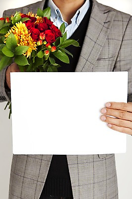 포토 JPG 스튜디오촬영 손 기념일 남자 꽃 종이 꽃다발 백그라운드 디저트 안내 실내 발렌타인데이 한명 들기 사람 이벤트 20대 성인 신체부위 장식 세로 공백 축하 알림 도화지 청년만 성인한명만 성인만 국내포토 식물 1 음식 컨셉 모션 데이이벤트 청년 내부 파일형식