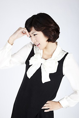 포토 JPG 스튜디오촬영 모델 원피스 여자 포즈 생각 의학 스트레스 실내 한명 사람 동양인 손짓 이벤트 상반신 20대 성인 한국인 고민 두통 여자만 여자한명만 성인여자만 청년만 청년여자만 성인한명만 청년여자한명만 성인여자한명만 성인만 국내포토 1 옷 감정 모션 인종 청년 내부 질병 파일형식