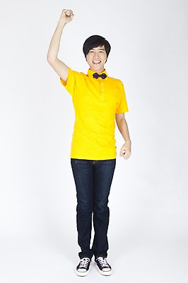 포토 JPG 스튜디오촬영 전신 모델 남자 포즈 실내 한명 서기 누끼 사람 동양인 손짓 이벤트 20대 성인 캐주얼 파이팅 주먹 한국인 발표 유머 즐거움 재치 남자만 남자한명만 성인남자만 청년만 청년남자만 청년남자한명만 성인한명만 성인남자한명만 성인만 국내포토 1 옷 감정 모션 인종 청년 내부 파일형식