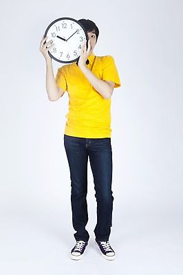 포토 JPG 스튜디오촬영 전신 모델 남자 시계 포즈 실내 한명 서기 들기 누끼 사람 동양인 이벤트 20대 성인 캐주얼 놀람 한국인 유머 벽시계 즐거움 재치 남자만 남자한명만 성인남자만 청년만 청년남자만 청년남자한명만 성인한명만 성인남자한명만 성인만 국내포토 1 옷 감정 모션 표정 인종 청년 내부 파일형식