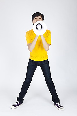 포토 JPG 스튜디오촬영 전신 모델 남자 포즈 안내 실내 한명 서기 누끼 사람 동양인 손짓 이벤트 20대 성인 캐주얼 확성기 외침 한국인 유머 알림 즐거움 재치 남자만 남자한명만 성인남자만 청년만 청년남자만 청년남자한명만 성인한명만 성인남자한명만 성인만 국내포토 1 옷 감정 모션 인종 청년 내부 소리 파일형식