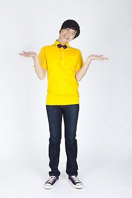 포토 JPG 스튜디오촬영 전신 모델 남자 포즈 실내 한명 서기 누끼 사람 동양인 손짓 이벤트 20대 성인 캐주얼 한국인 유머 즐거움 재치 남자만 남자한명만 성인남자만 청년만 청년남자만 청년남자한명만 성인한명만 성인남자한명만 성인만 국내포토 1 옷 감정 모션 인종 청년 내부 파일형식