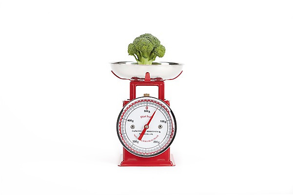 포토 JPG 스튜디오촬영 웰빙 음식 다이어트 채소 실내 건강 저울 누끼 사람없음 건강관리 무게 브로콜리 오브젝트 눈금 칼로리 다이어트음식 국내포토 관리 내부 파일형식