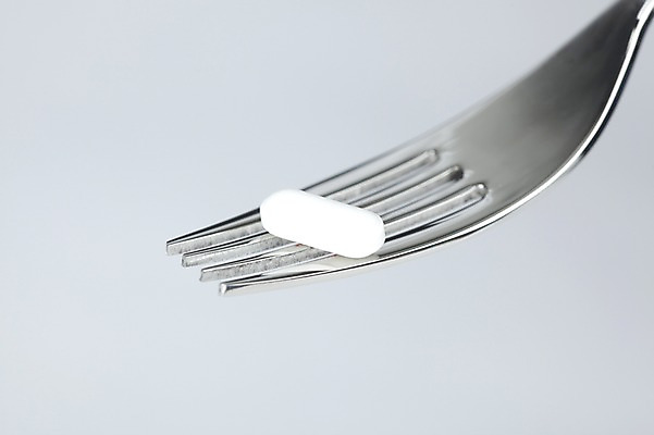 포토 JPG 스튜디오촬영 식기 웰빙 포크 다이어트 실내 건강 근접촬영 사람없음 한개 알약 약 건강관리 다이어트약 국내포토 1 뷰포인트 의학 관리 내부 파일형식