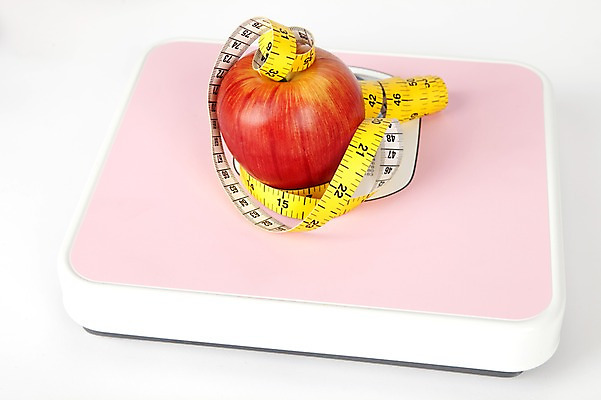 포토 JPG 스튜디오촬영 식물 웰빙 다이어트 과일 실내 줄자 자 건강 누끼 사람없음 한개 건강관리 무게 사과 체중계 치수 다이어트음식 국내포토 1 문구용품 관리 내부 파일형식