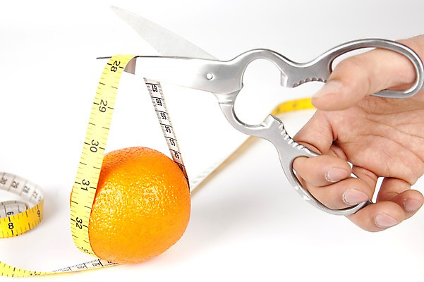 포토 JPG 스튜디오촬영 손 웰빙 다이어트 오렌지 과일 가위 실내 줄자 자 건강 손짓 근접촬영 신체부위 한개 건강관리 사무용품 자르기 치수 다이어트음식 국내포토 1 뷰포인트 모션 문구용품 관리 사람 내부 파일형식