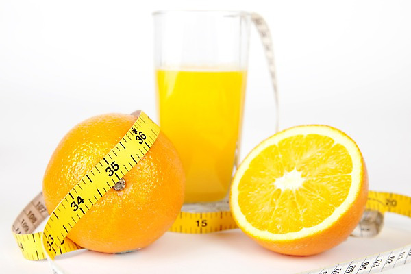 포토 JPG 스튜디오촬영 식물 웰빙 다이어트 오렌지 과일 단면 잔 실내 줄자 자 건강 근접촬영 사람없음 컵 건강관리 주스 과일주스 오렌지주스 치수 다이어트음식 국내포토 식기 음료 뷰포인트 문구용품 관리 내부 파일형식