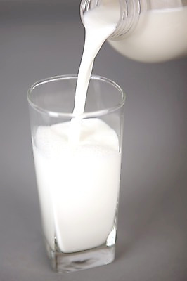 포토 JPG 스튜디오촬영 웰빙 음료 음식 다이어트 유리병 잔 실내 건강 근접촬영 사람없음 컵 건강관리 우유 붓기 다이어트음식 국내포토 식기 뷰포인트 모션 병_용기 유제품 관리 내부 파일형식