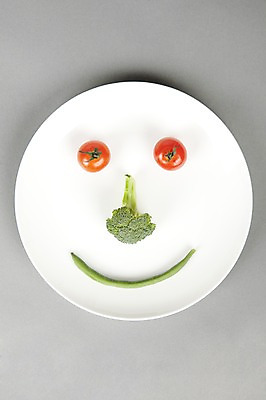 포토 JPG 스튜디오촬영 그릇 접시 웰빙 음식 다이어트 토마토 채소 식재료 방울토마토 실내 표정 건강 미소 누끼 사람없음 하이앵글 건강관리 브로콜리 다이어트음식 국내포토 식기 뷰포인트 관리 내부 파일형식