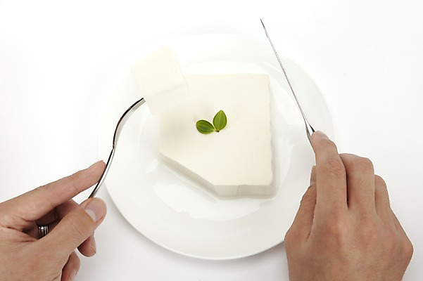 포토 JPG 스튜디오촬영 그릇 식기 접시 손 웰빙 음식 포크 잎 다이어트 실내 건강 손짓 신체부위 장식 하이앵글 건강관리 나이프 자르기 두부 다이어트음식 연두부 국내포토 식물 뷰포인트 모션 관리 사람 내부 칼 파일형식