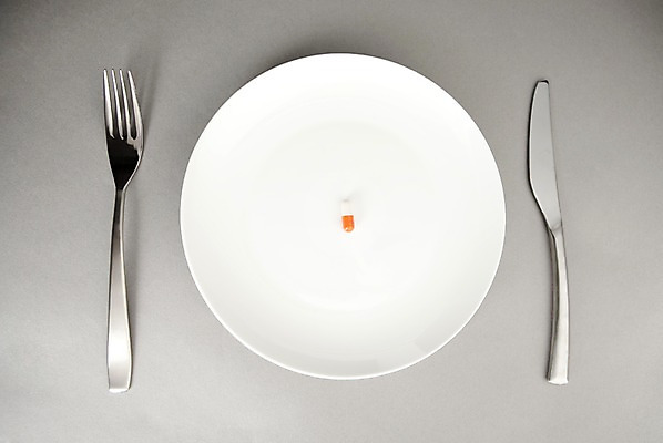 포토 JPG 스튜디오촬영 그릇 식기 접시 웰빙 포크 다이어트 실내 건강 사람없음 하이앵글 한개 알약 약 건강관리 식사 나이프 다이어트약 국내포토 1 뷰포인트 의학 관리 내부 칼 파일형식