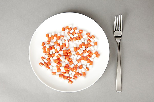 포토 JPG 스튜디오촬영 그릇 식기 접시 웰빙 포크 다이어트 실내 건강 사람없음 하이앵글 알약 약 건강관리 여러개 다이어트약 국내포토 뷰포인트 다수 의학 관리 내부 파일형식