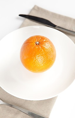 포토 JPG 스튜디오촬영 식물 그릇 식기 접시 웰빙 포크 다이어트 오렌지 과일 실내 건강 근접촬영 사람없음 하이앵글 한개 건강관리 나이프 냅킨 다이어트음식 국내포토 1 뷰포인트 관리 내부 칼 파일형식