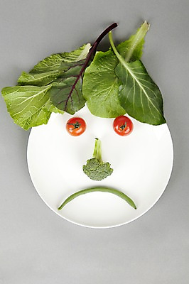 포토 JPG 스튜디오촬영 그릇 접시 웰빙 음식 다이어트 토마토 채소 식재료 방울토마토 실내 표정 건강 누끼 사람없음 하이앵글 건강관리 샐러드 브로콜리 다이어트음식 울상 국내포토 식기 뷰포인트 관리 내부 파일형식