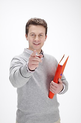 포토 JPG 스튜디오촬영 서양인 백인 직업 영어 교육 남자 포즈 실내 영어교육 한명 들기 누끼 사람 손짓 상반신 20대 성인 책 캐주얼 교사 가리킴 영어교사 원어민 지목 남자만 남자한명만 성인남자만 청년만 청년남자만 청년남자한명만 성인한명만 성인남자한명만 성인만 국내포토 외국인 문자 1 옷 모션 청년 내부 파일형식