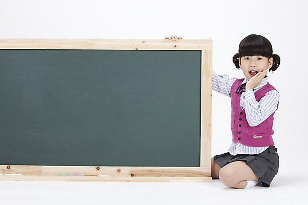 포토 JPG 스튜디오촬영 전신 여자 어린이교육 교육 교복 초등학생 어린이 실내 영어교육 한명 사람 앉기 동양인 손짓 소녀 칠판 놀람 한국인 무릎꿇기 알림 여자만 여자한명만 어린이만 소녀만 소녀한명만 국내포토 1 학생 영어 옷 감정 모션 표정 인종 내부 파일형식